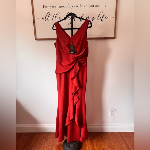 boutique Dresses & Skirts - NWT Elegant Rust Maxi Dress with ruffles size L